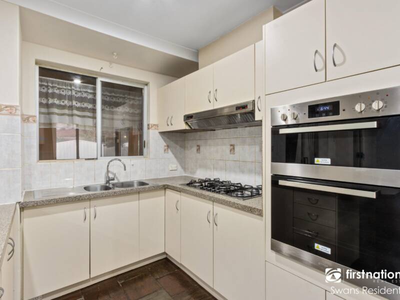 18 Clovertree Street, MADDINGTON, WA 6109 AUS