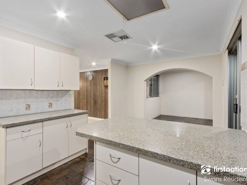 18 Clovertree Street, MADDINGTON, WA 6109 AUS