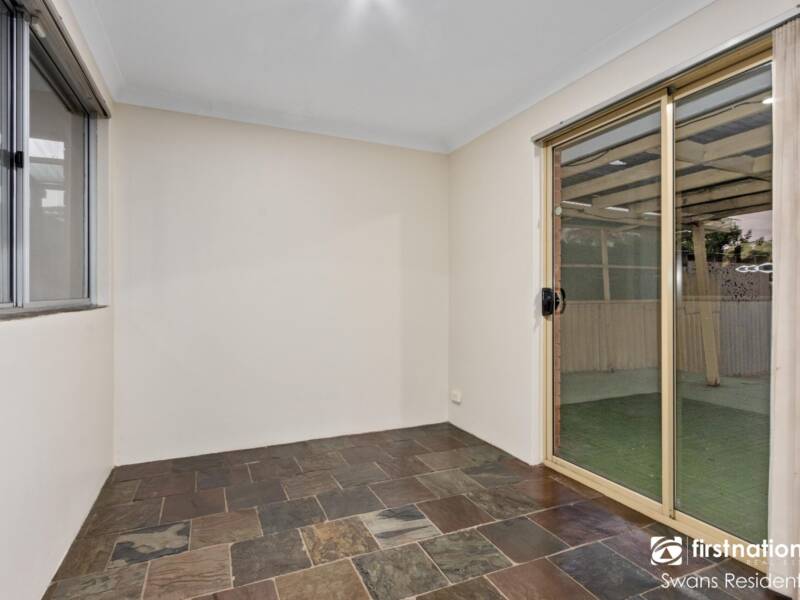 18 Clovertree Street, MADDINGTON, WA 6109 AUS