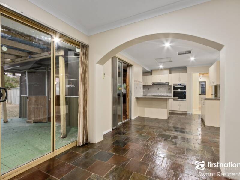 18 Clovertree Street, MADDINGTON, WA 6109 AUS