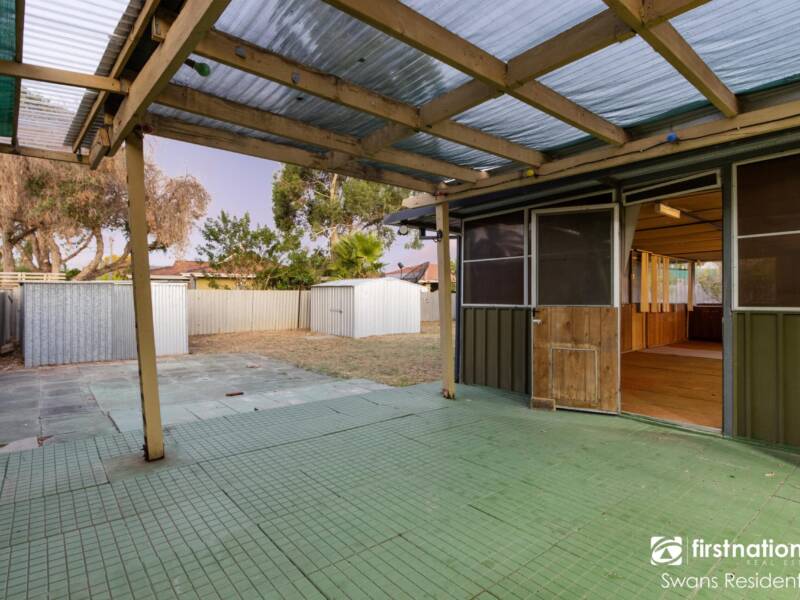 18 Clovertree Street, MADDINGTON, WA 6109 AUS