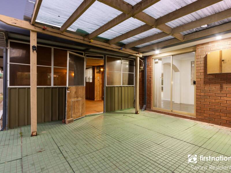 18 Clovertree Street, MADDINGTON, WA 6109 AUS