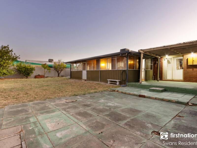 18 Clovertree Street, MADDINGTON, WA 6109 AUS