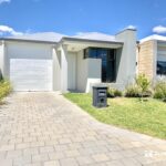 15 Sunnyside Way, AVELEY, WA 6069 AUS