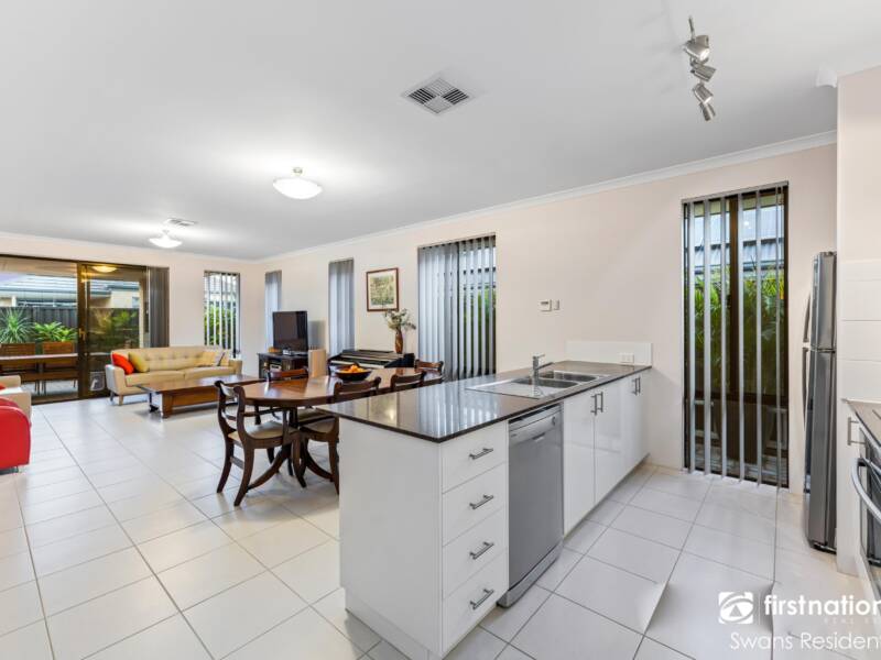 8 Minikin Drive, AVELEY, WA 6069 AUS