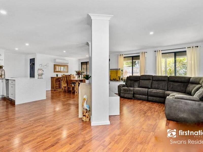 31 Anna Plains Circle, ELLENBROOK, WA 6069 AUS