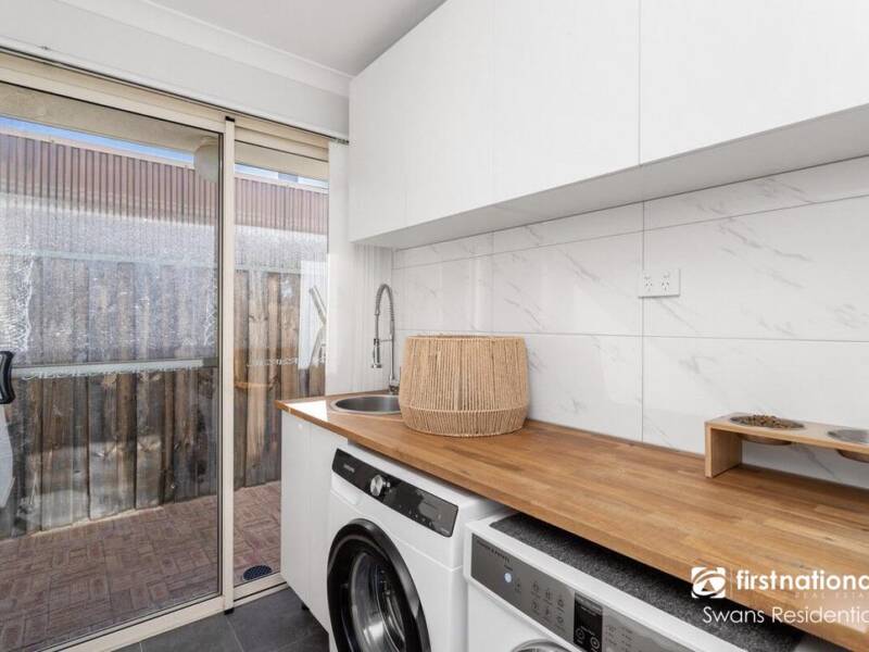 6 Cluny Way, ELLENBROOK, WA 6069 AUS