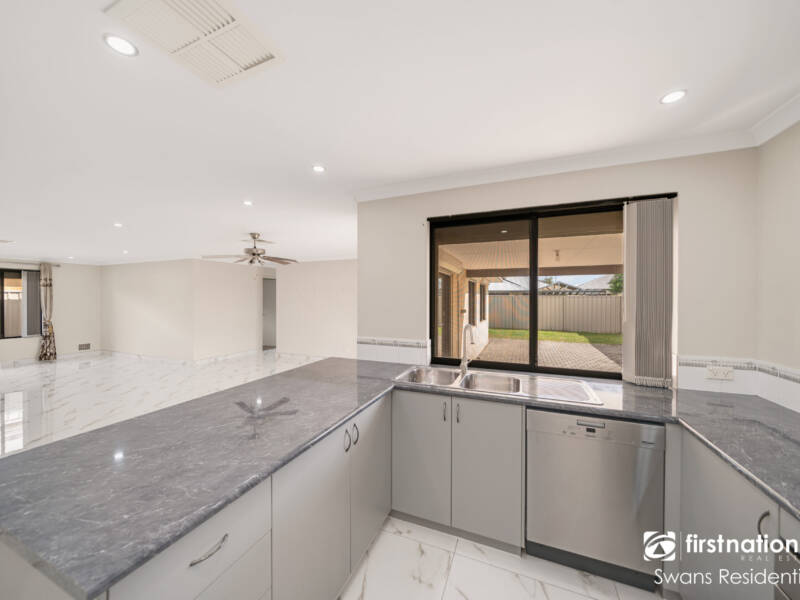 11 Blatina Way, CAVERSHAM, WA 6055 AUS