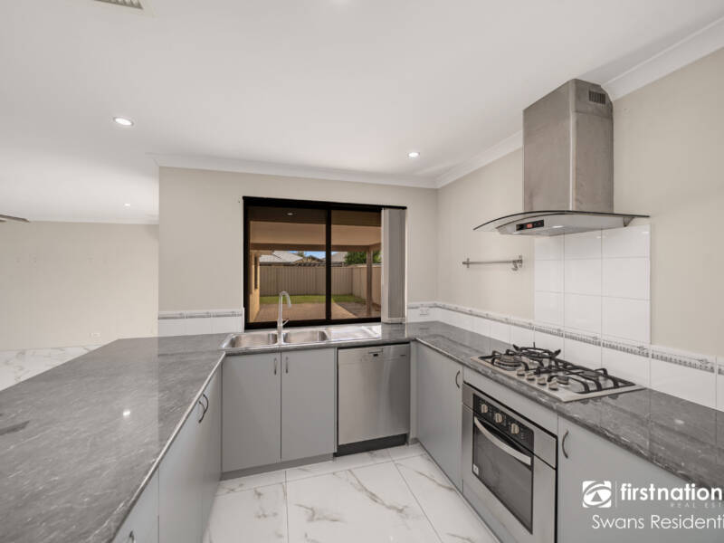 11 Blatina Way, CAVERSHAM, WA 6055 AUS