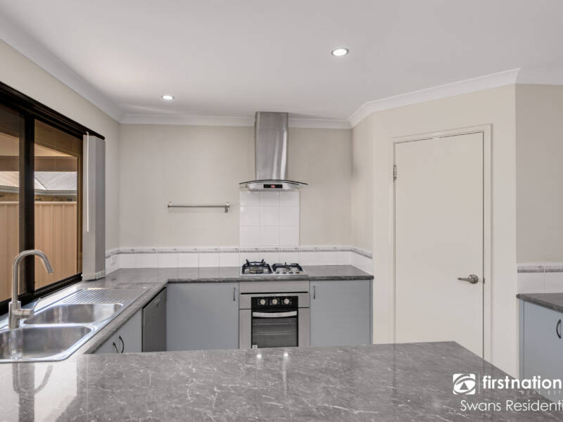 11 Blatina Way, CAVERSHAM, WA 6055 AUS