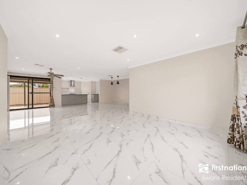 11 Blatina Way, CAVERSHAM, WA 6055 AUS