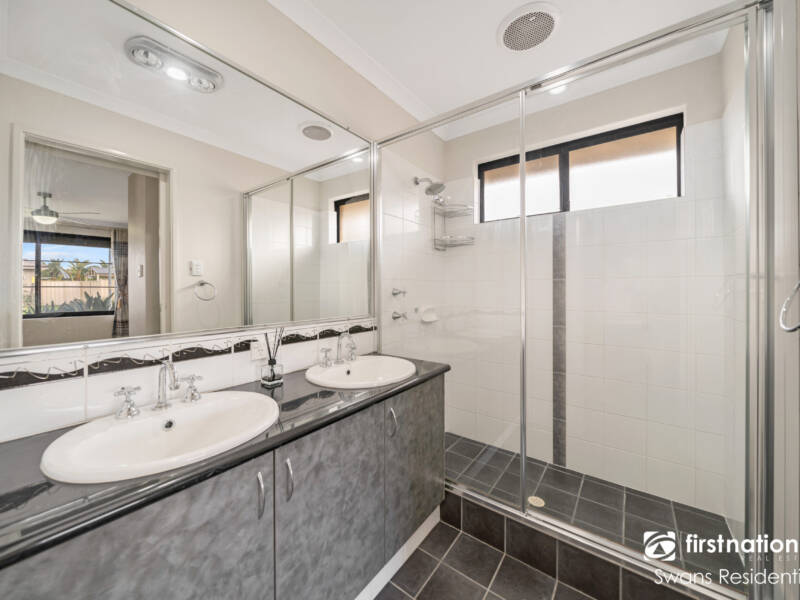 11 Blatina Way, CAVERSHAM, WA 6055 AUS