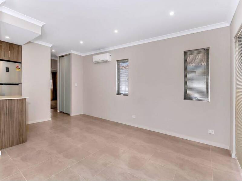 2/45 Bushby Street, MIDVALE, WA 6056 AUS