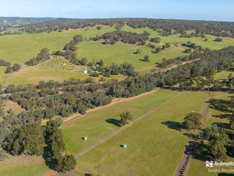33 Hart Drive, CHITTERING, WA 6084 AUS