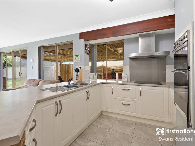 54 Bottlebrush Drive, THORNLIE, WA 6108 AUS