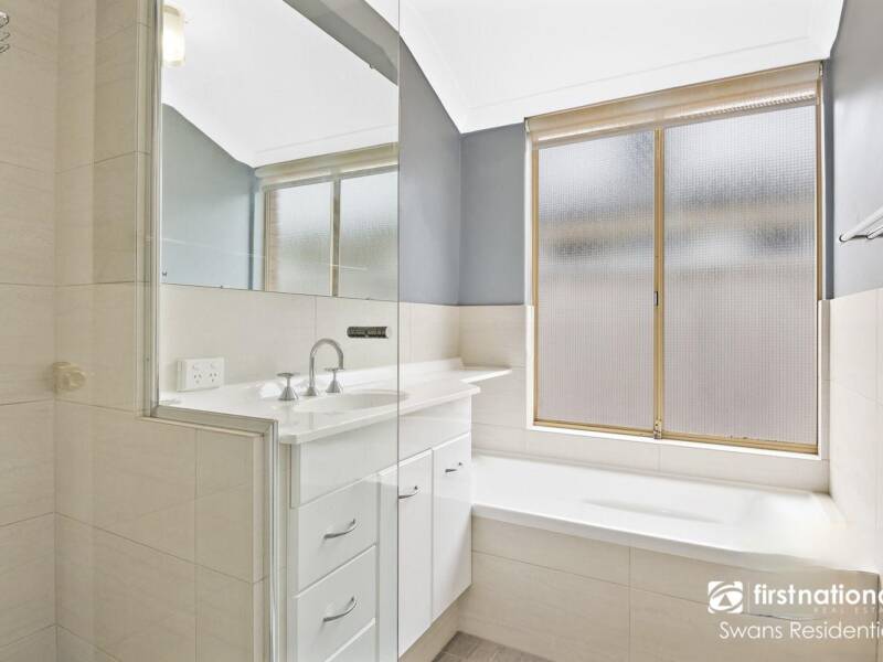 54 Bottlebrush Drive, THORNLIE, WA 6108 AUS