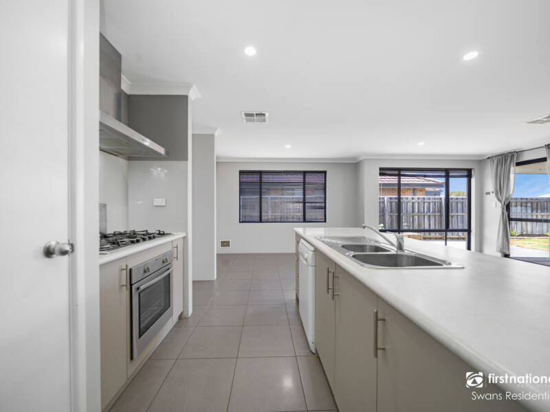 17 Solway Brace, ELLENBROOK, WA 6069 AUS