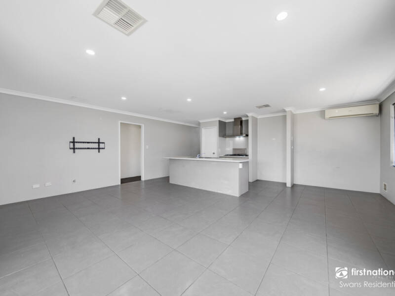 17 Solway Brace, ELLENBROOK, WA 6069 AUS