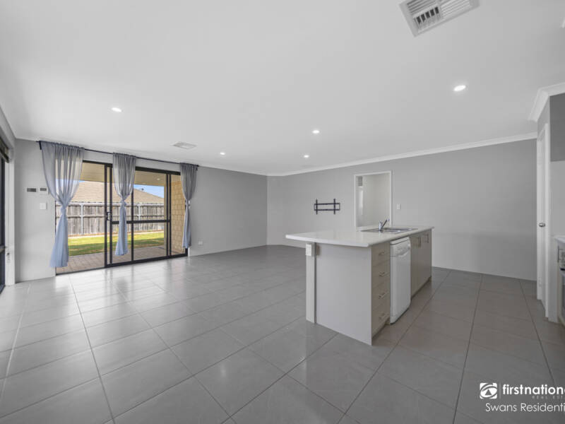 17 Solway Brace, ELLENBROOK, WA 6069 AUS