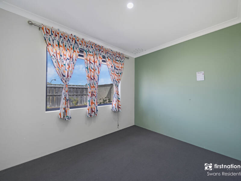 17 Solway Brace, ELLENBROOK, WA 6069 AUS