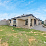 17 Solway Brace, ELLENBROOK, WA 6069 AUS