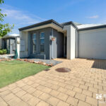 12 Sunnyside Way, AVELEY, WA 6069 AUS