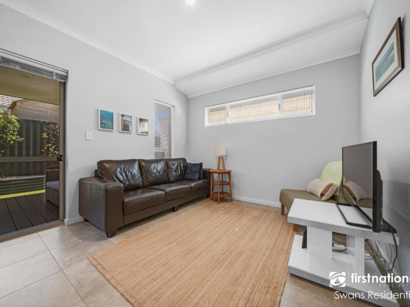 12 Sunnyside Way, AVELEY, WA 6069 AUS