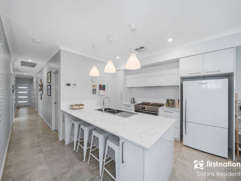 12 Sunnyside Way, AVELEY, WA 6069 AUS