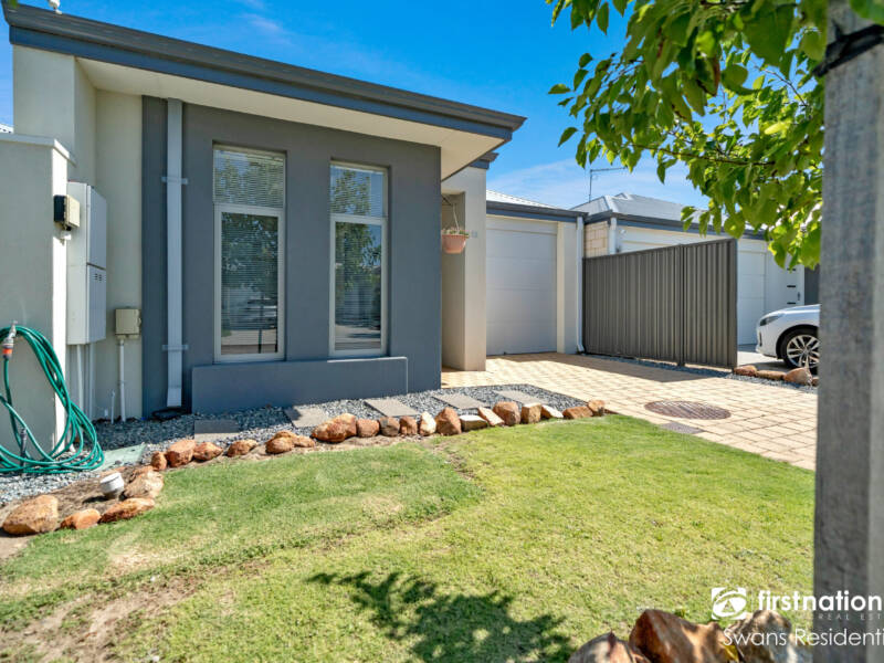 12 Sunnyside Way, AVELEY, WA 6069 AUS