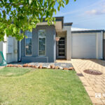 12 Sunnyside Way, AVELEY, WA 6069 AUS