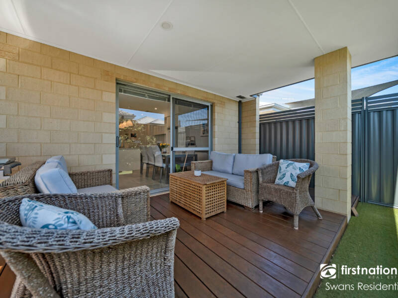 12 Sunnyside Way, AVELEY, WA 6069 AUS