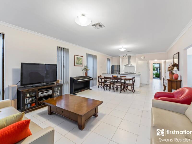 8 Minikin Drive, AVELEY, WA 6069 AUS