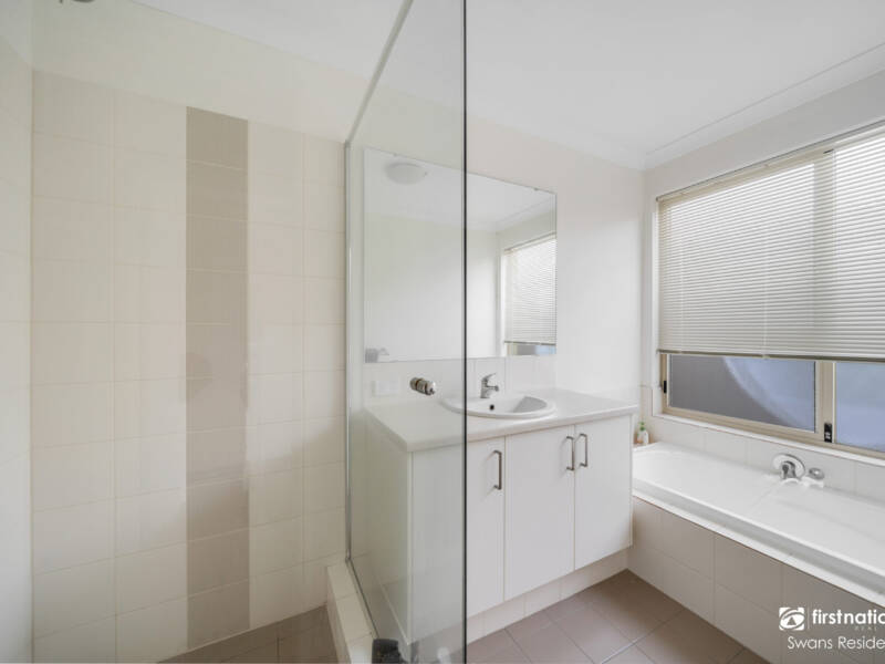 25 Bushside Drive, AVELEY, WA 6069 AUS