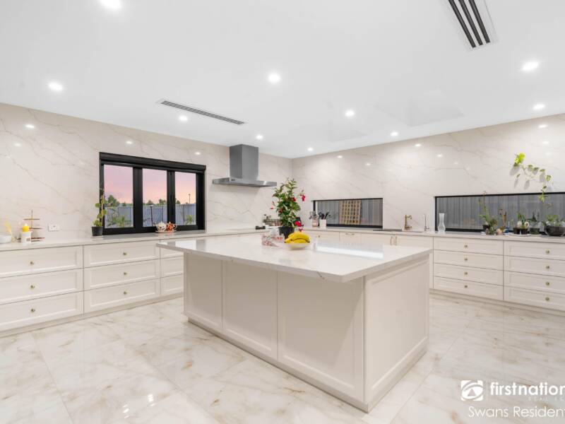 CAVERSHAM, WA 6055 AUS