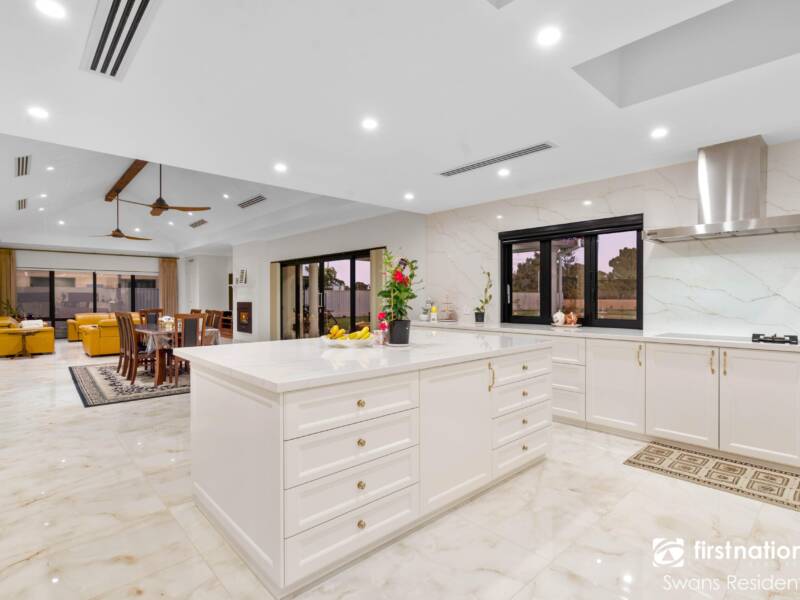 CAVERSHAM, WA 6055 AUS