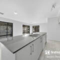 4 Sunnyside Way, AVELEY, WA 6069 AUS