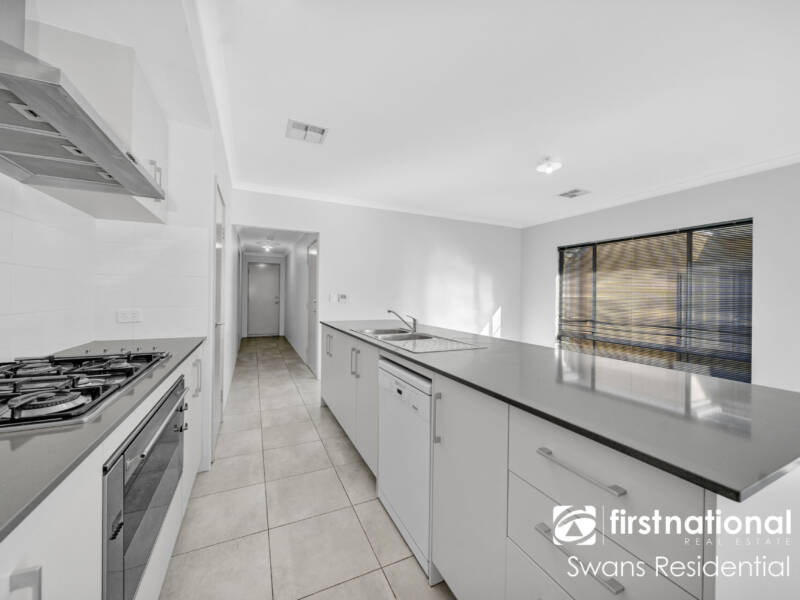 4 Sunnyside Way, AVELEY, WA 6069 AUS