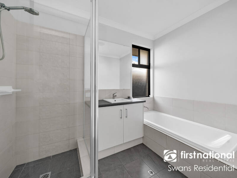 4 Sunnyside Way, AVELEY, WA 6069 AUS