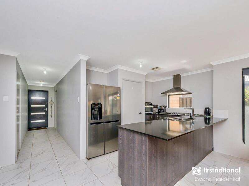 64 Burrows Loop, MIDVALE, WA 6056 AUS