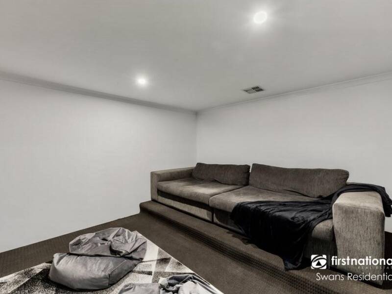 4 Cropsey Close, HILBERT, WA 6112 AUS