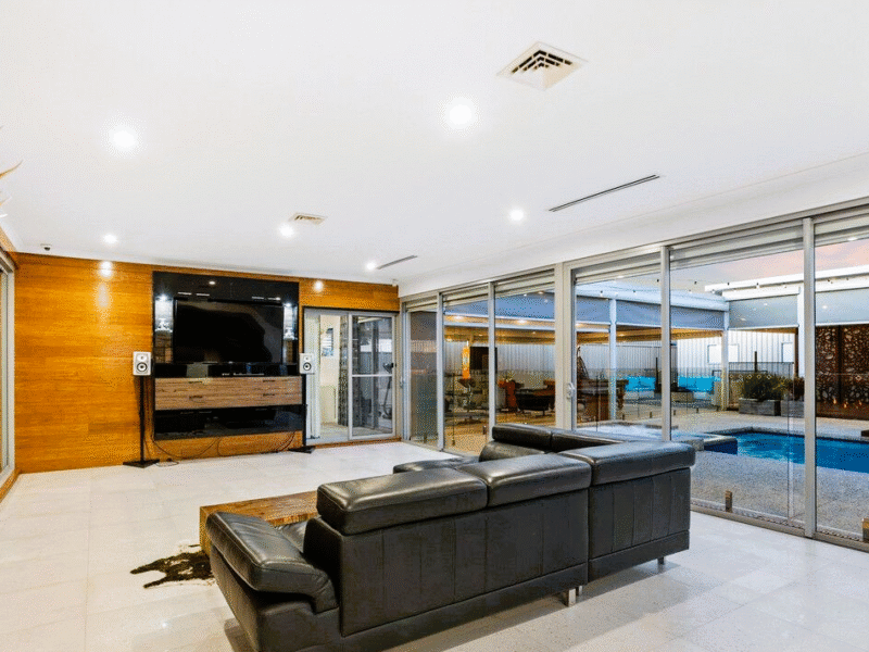 40 Avana Loop, CAVERSHAM, WA 6055 AUS
