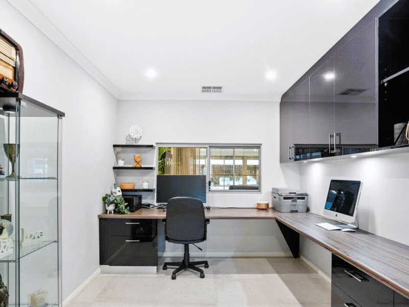 40 Avana Loop, CAVERSHAM, WA 6055 AUS