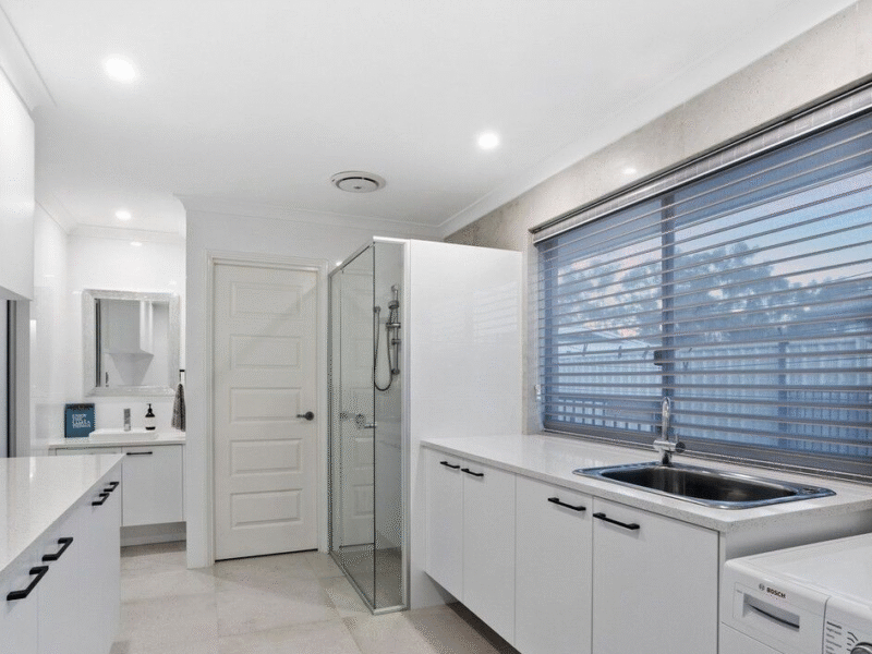 40 Avana Loop, CAVERSHAM, WA 6055 AUS