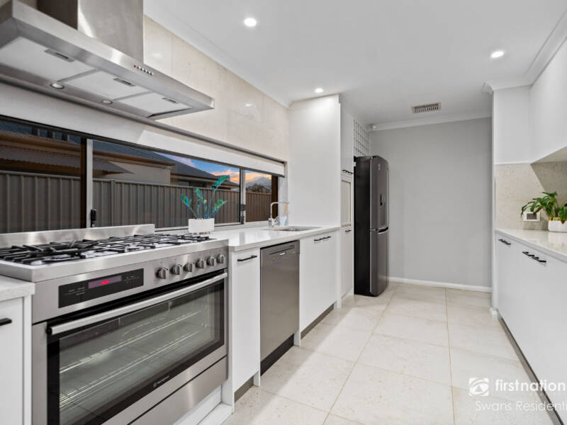 40 Avana Loop, CAVERSHAM, WA 6055 AUS