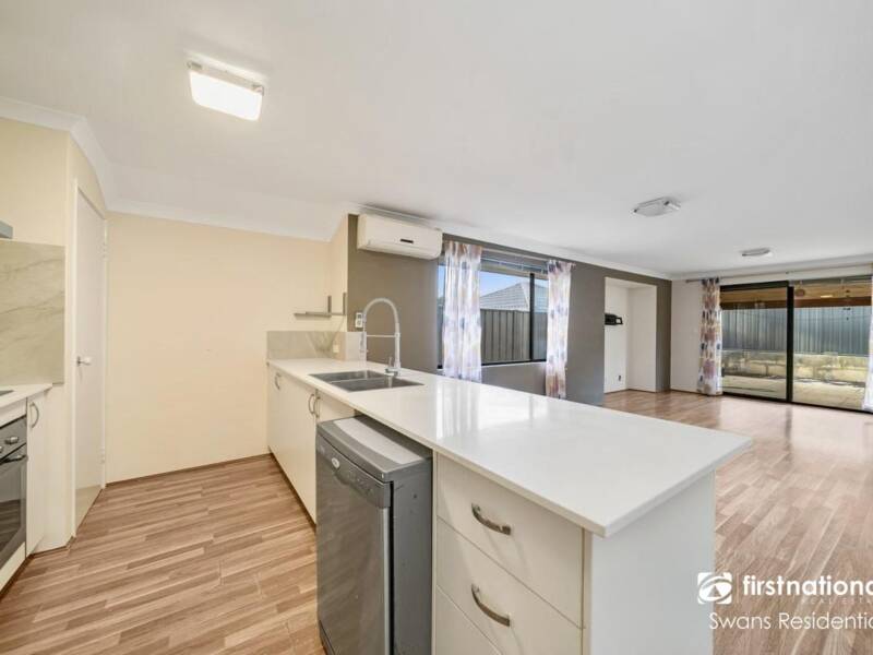 14 Sawtooth Bend, BANKSIA GROVE, WA 6031 AUS