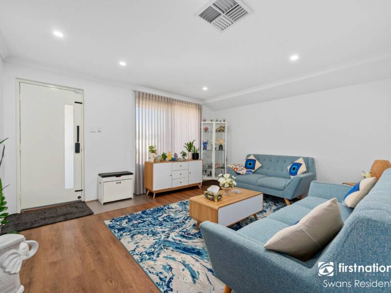 94 Riva Entrance, PIARA WATERS, WA 6112 AUS