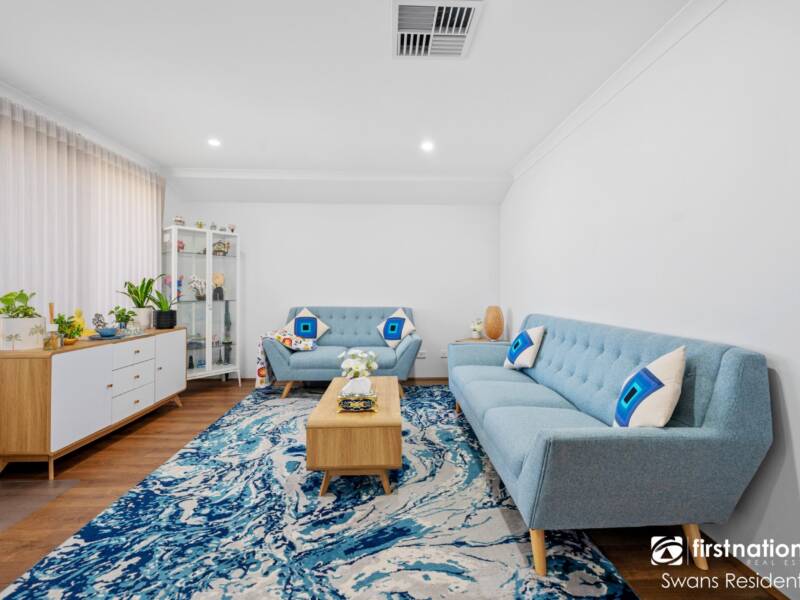 94 Riva Entrance, PIARA WATERS, WA 6112 AUS