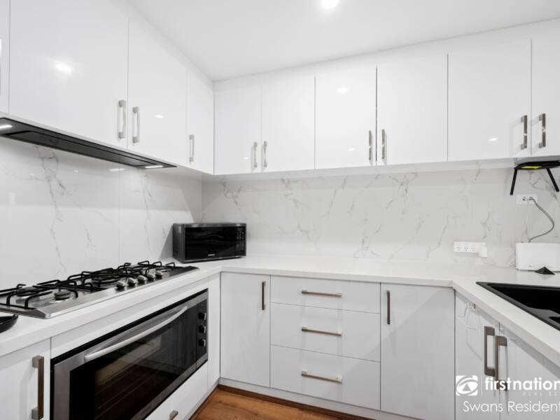 94 Riva Entrance, PIARA WATERS, WA 6112 AUS