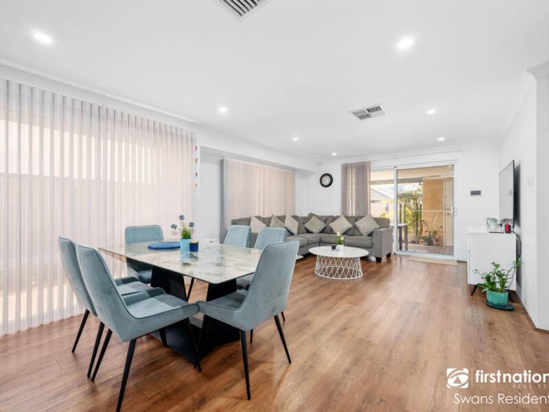 94 Riva Entrance, PIARA WATERS, WA 6112 AUS