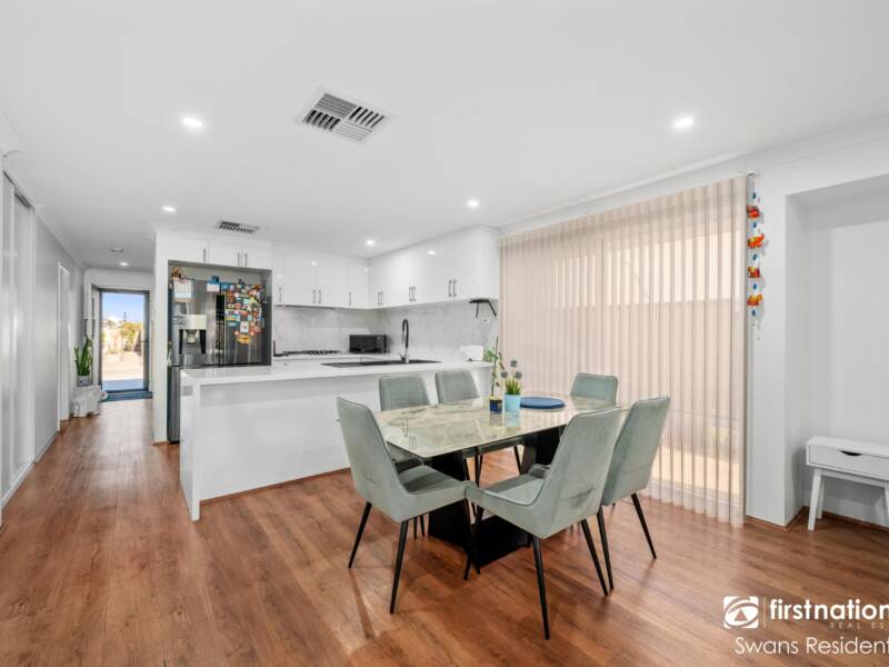 94 Riva Entrance, PIARA WATERS, WA 6112 AUS